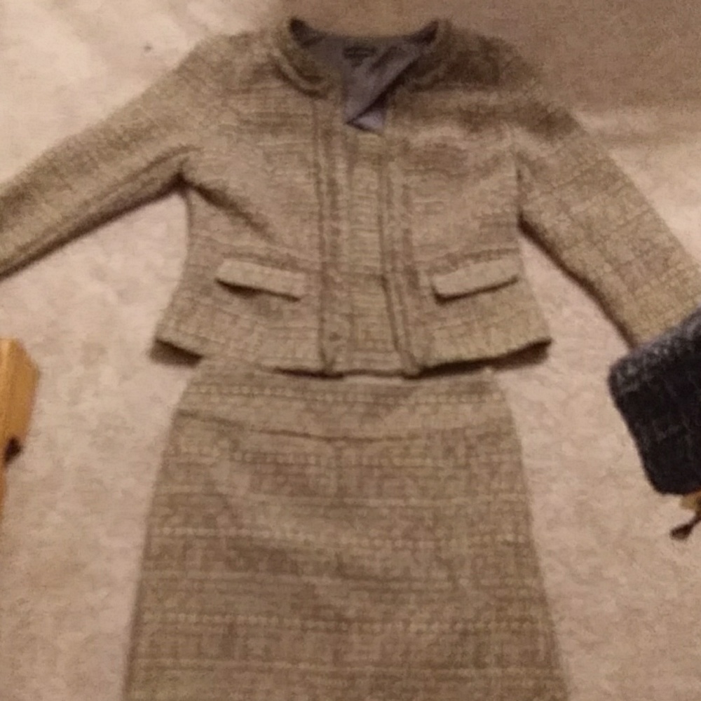 Will Smith collection woman's suit. 4